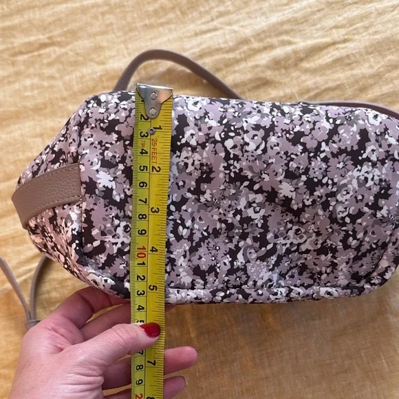 Isaac Mizrahi Floral Drawstring crossbody - Picture 5 of 17